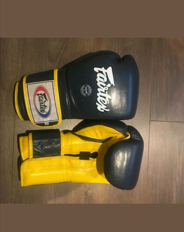 gumtree boxing gloves